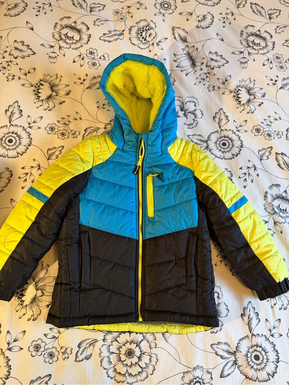 ❄️🖤 London Fog Kids’ Winter Jacket – Size 7 💙💛
